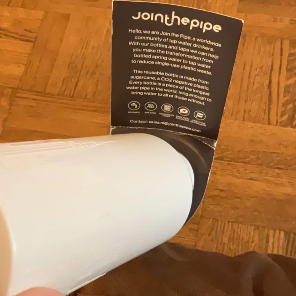 NWT White New York Embossed Water Bottle - Picture 6 of 11